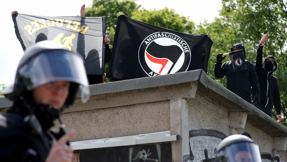 Totenstille: Bundesregierung ignoriert Antifa-Gewaltaufruf gegen Staat und Polizei
