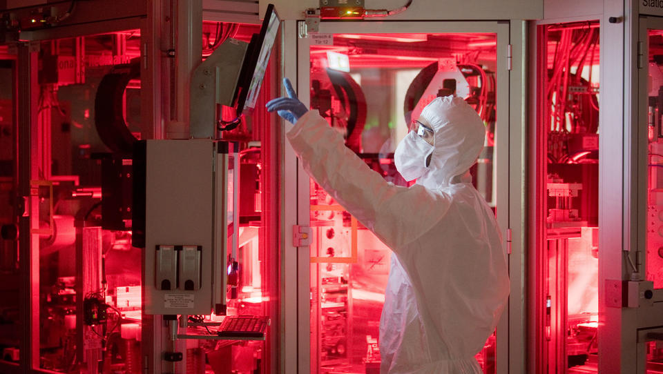 VW eröffnet Pilotanlage zur Batteriezellen-Produktion