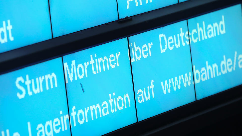 Bahn sperrt wichtige Zugverbindungen in Norddeutschland