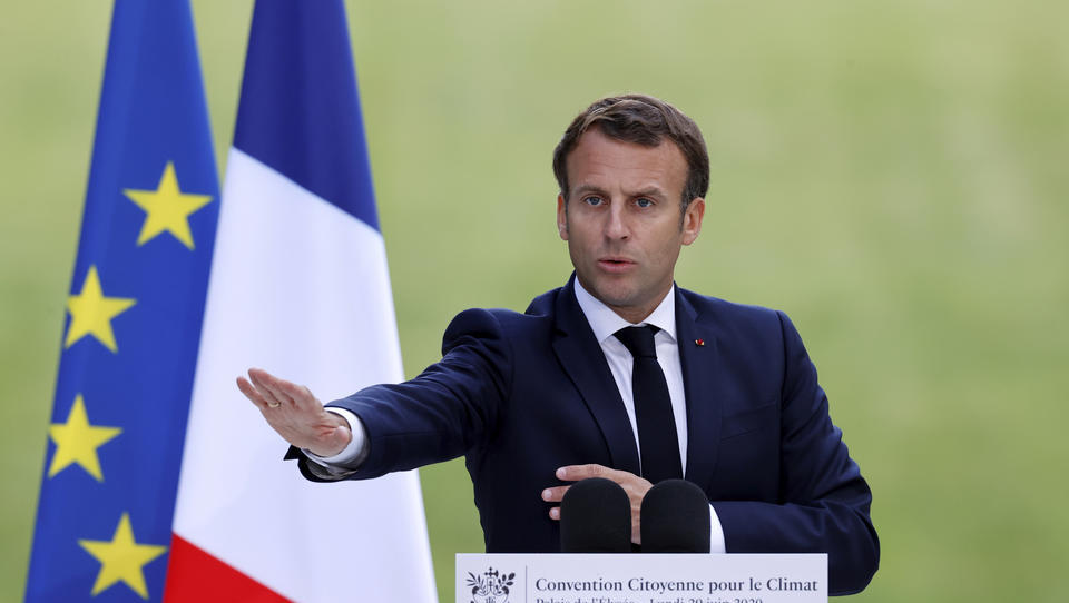 Frankreichs Regierung tritt komplett zurück