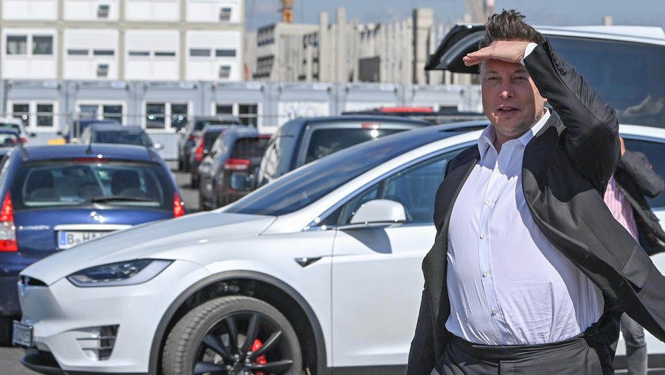 UNTERNEHMENS-TICKER: Tesla sucht Arbeiter für seine Deutschland-Fabrik, Österreich nimmt 200 Millionen für 5G ein 