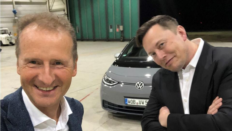 Ein merkwürdiges Gespann: Was bahnt sich zwischen VW und Tesla an? 