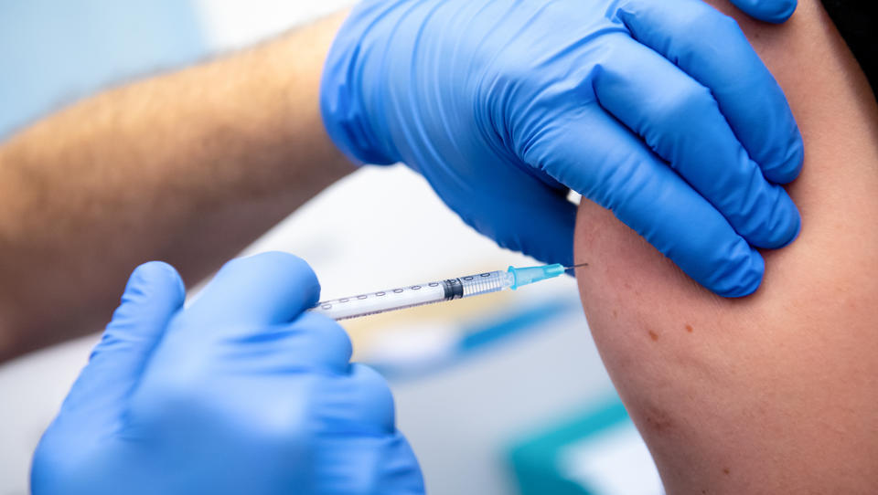 Reuters: Behörde bestätigt Todesfall in der Schweiz nach Corona-Impfung