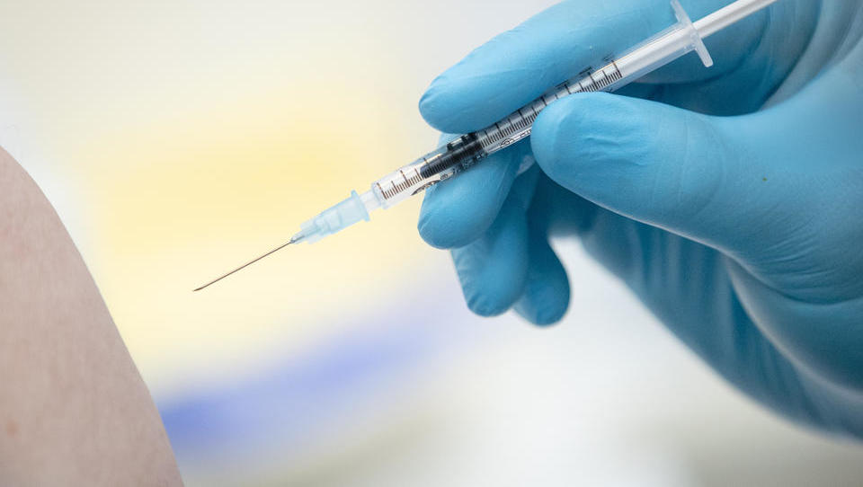 Arzt stirbt nach Impfung – angebliche Obduktion ergibt: Immun-Thrombozytopenie, natürlicher Tod