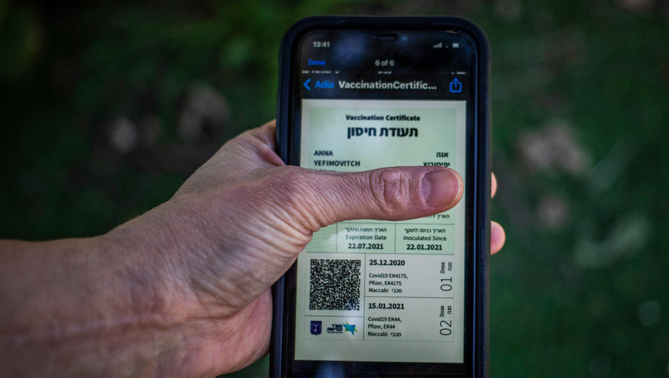 Israel schafft digitalen Impfpass ab: Bürger dürfen wieder ohne Impfnachweis in Restaurants und Bars 