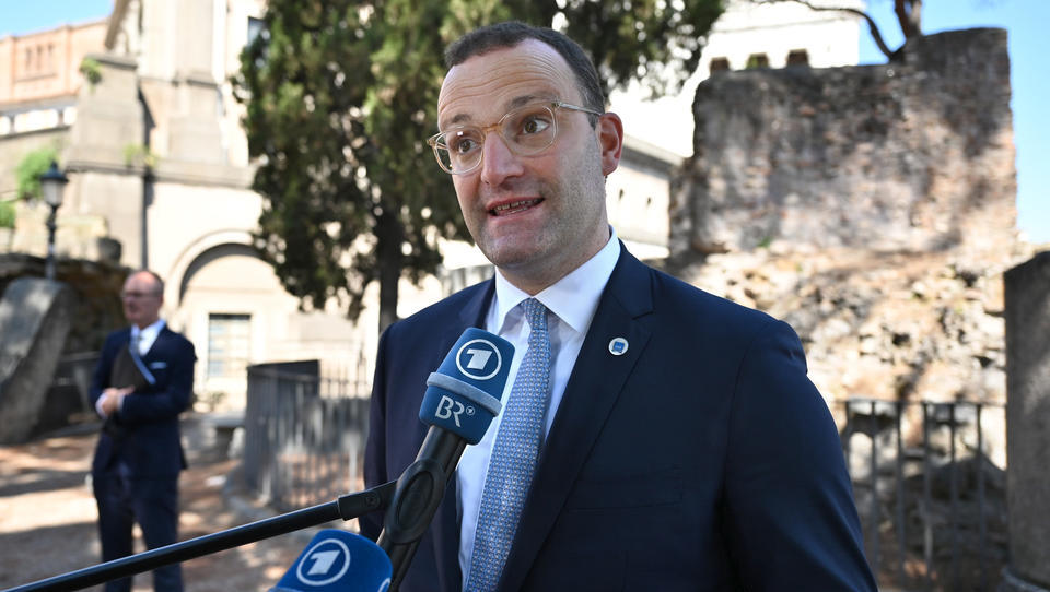 DGB kritisiert Spahn wegen Aus der Lohnfortzahlung für Ungeimpfte in Quarantäne