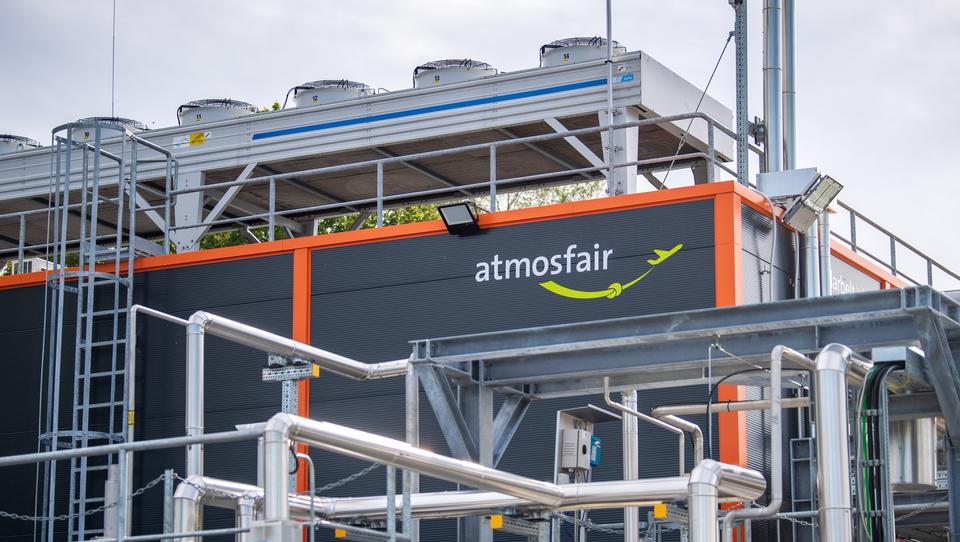 Weltweit erste Anlage für synthetisches Kerosin im Emsland eröffnet