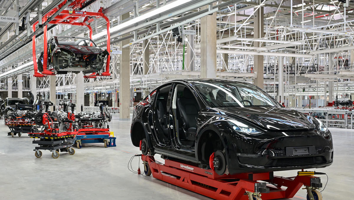 Trotz Chip-Mangels an allen Ecken und Enden: Tesla, BMW und Toyota kommen gut durch die Krise