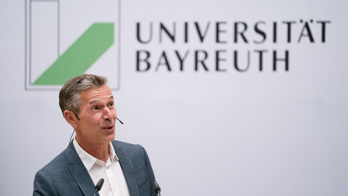 Universität Bayreuth ehrt Wissenschaftsjournalisten Dirk Steffens
