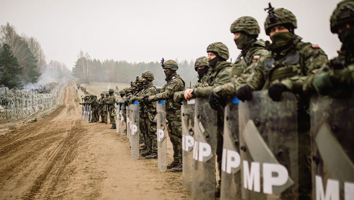 Polen rüstet Streitkräfte und paramilitärische Einheiten auf