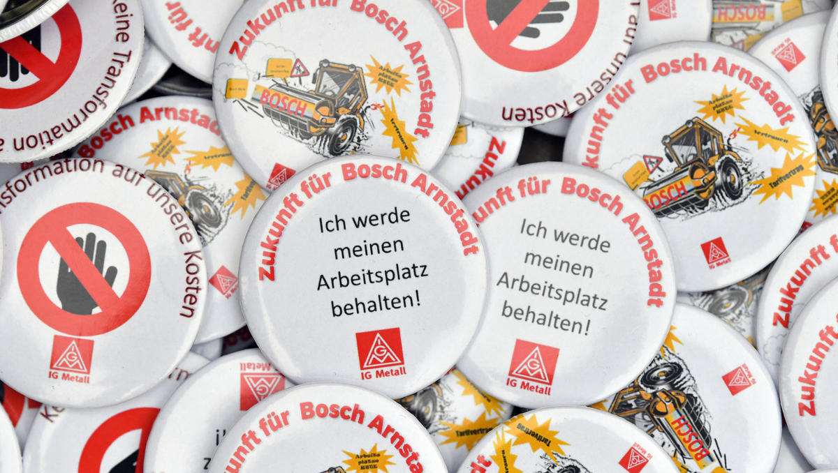Arbeitslos ins E-Zeitalter? Tausende Bosch-Angestellte protestieren gegen Stellenstreichungen