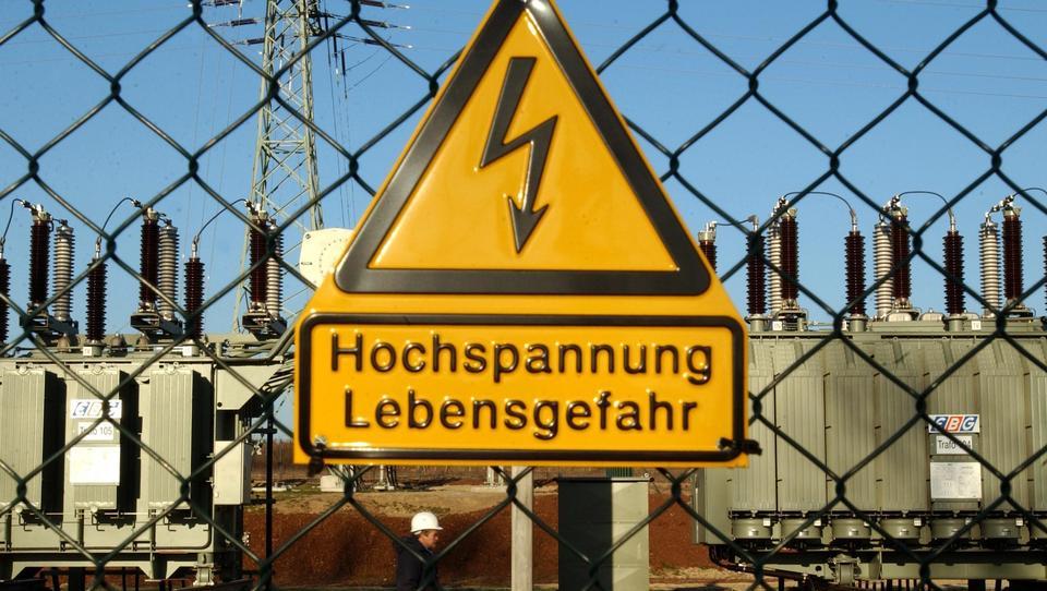 Weil Stromversorgung in Gefahr ist? Energieversorger kasernieren hunderte Mitarbeiter am Arbeitsplatz ein