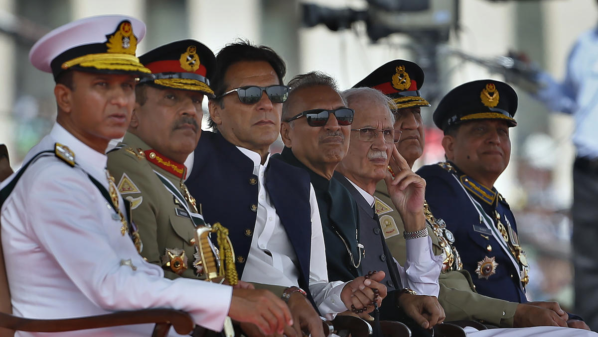 Atommacht Pakistan droht der Kollaps: Wird Ministerpräsident Khan von Islamisten gestürzt?