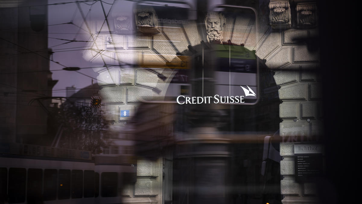 Kunden ziehen weiterhin Gelder von Credit Suisse ab