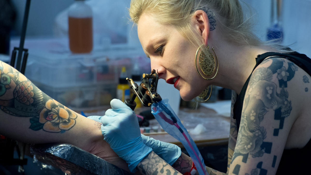EU bereitet schweren Schlag gegen Tattoo-Studios vor