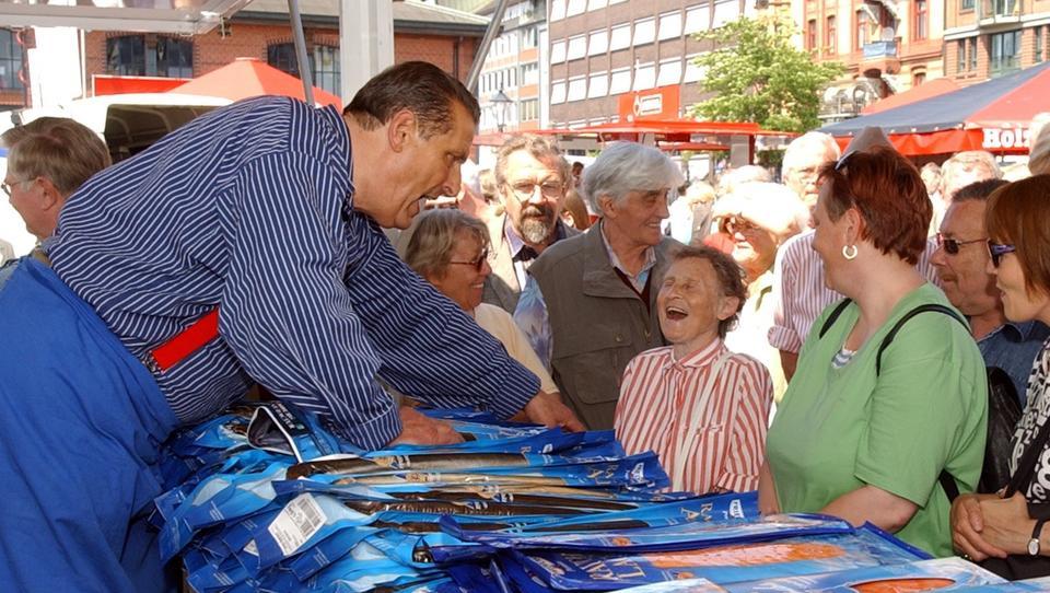 „Aale Dieter“ boykottiert Corona-Wahnsinn auf dem Hamburger Fischmarkt 