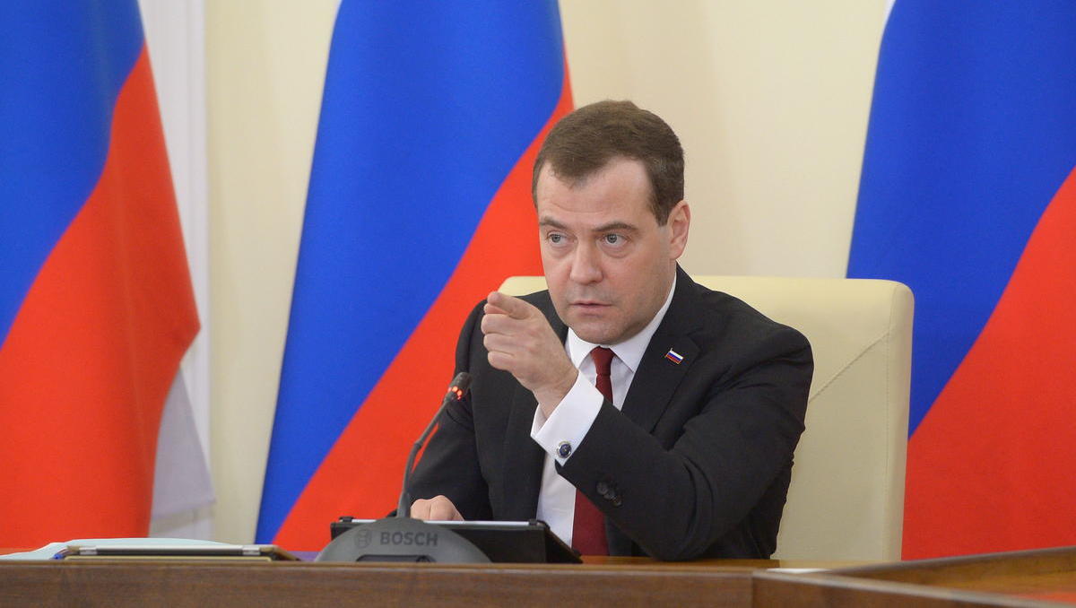 Medwedew sinngemäß an Europa: „Wenn wir untergehen, geht Ihr auch unter – Ihr Masochisten!“