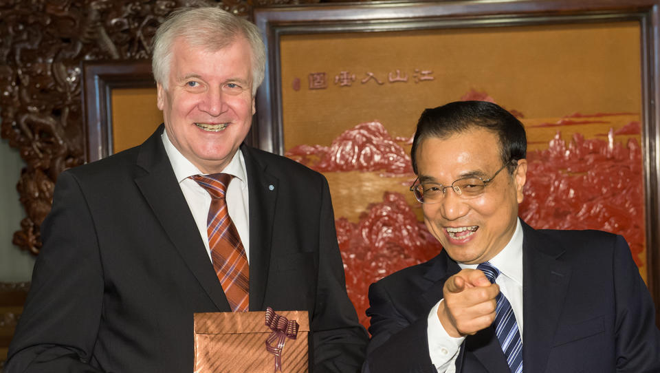 Vorbild China, Nutznießer Big Tech: Seehofer will unbedingt Online-Ausweisflicht bei Nutzung sozialer Netzwerke