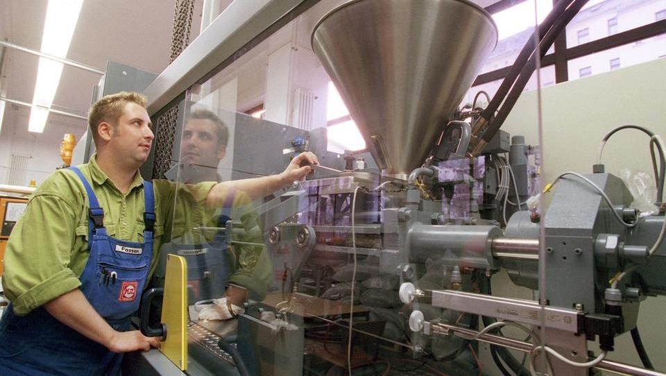 Neuer Verbundstoff: Farbwechsel zeigt Schäden im Material an