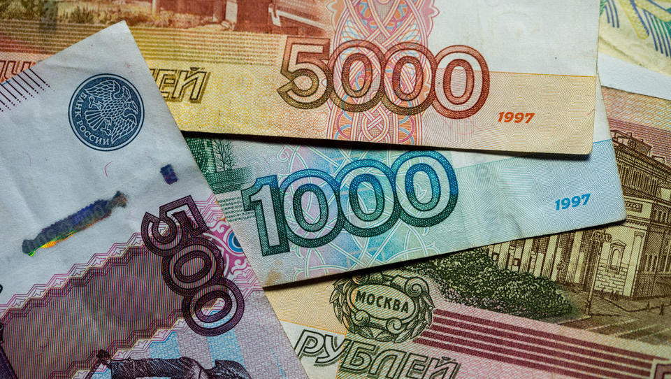 Rubel crasht, russische Notenbank erhöht Leitzins auf 20 Prozent