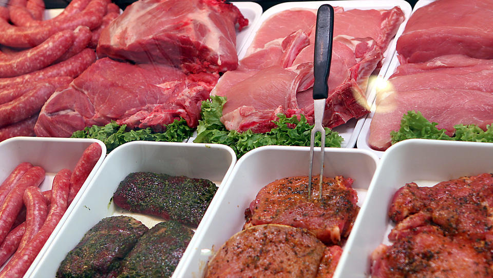 Neue Gesetze auf dem Weg: Auf die Deutschen kommen höhere Fleisch-Preise zu