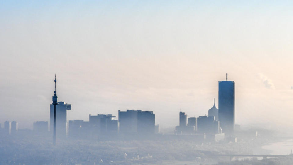 Straßen voller Rauchschwaden: Impressionen aus einer Stadt im Ausnahmezustand