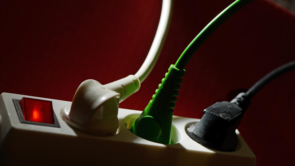 Deutsche zahlen die höchsten Strompreise in Europa – und diese steigen weiter