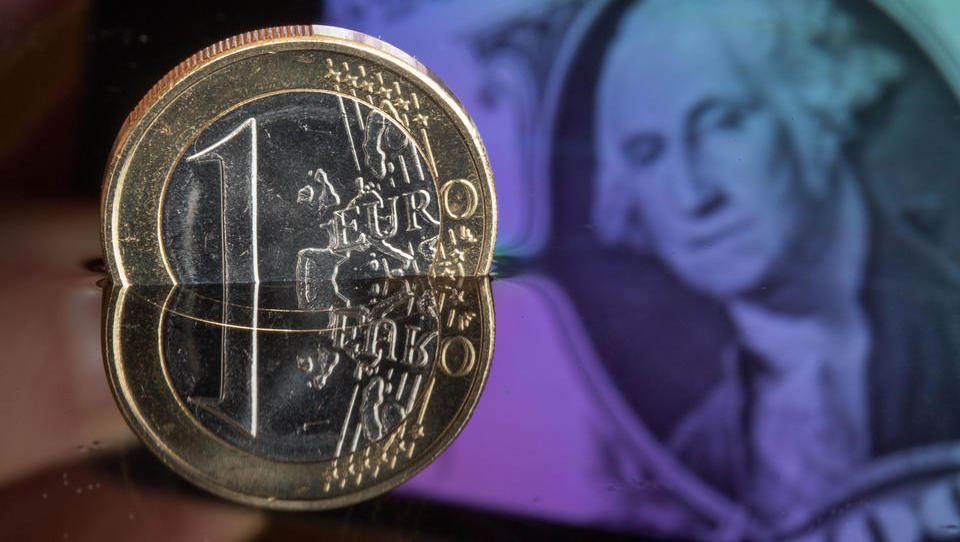 Russlands größtes Ölunternehmen stellt Verträge von Dollar auf Euro um