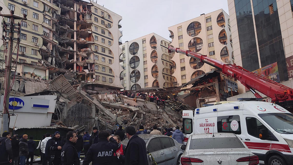 Schweres Erdbeben erschüttert Türkei und Syrien
