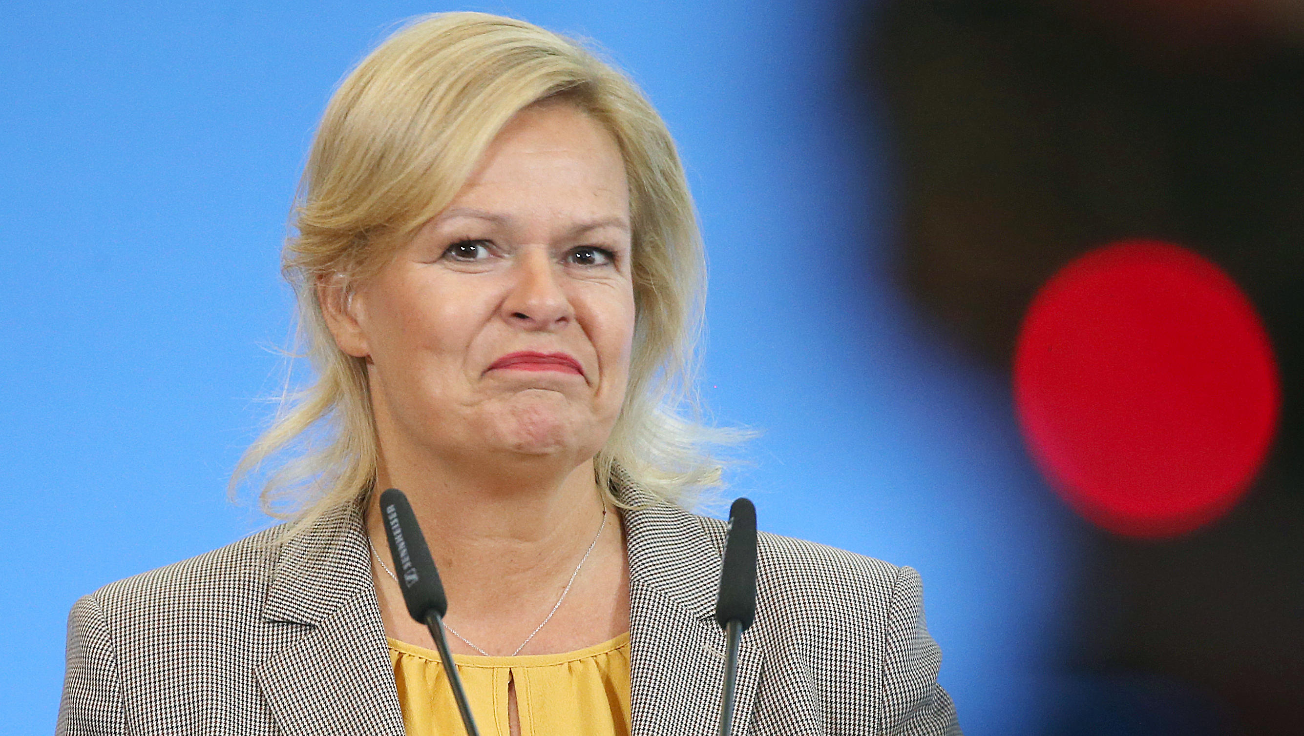 Innenministerin Faeser meldet über 1 Million Ukraine-Flüchtlinge