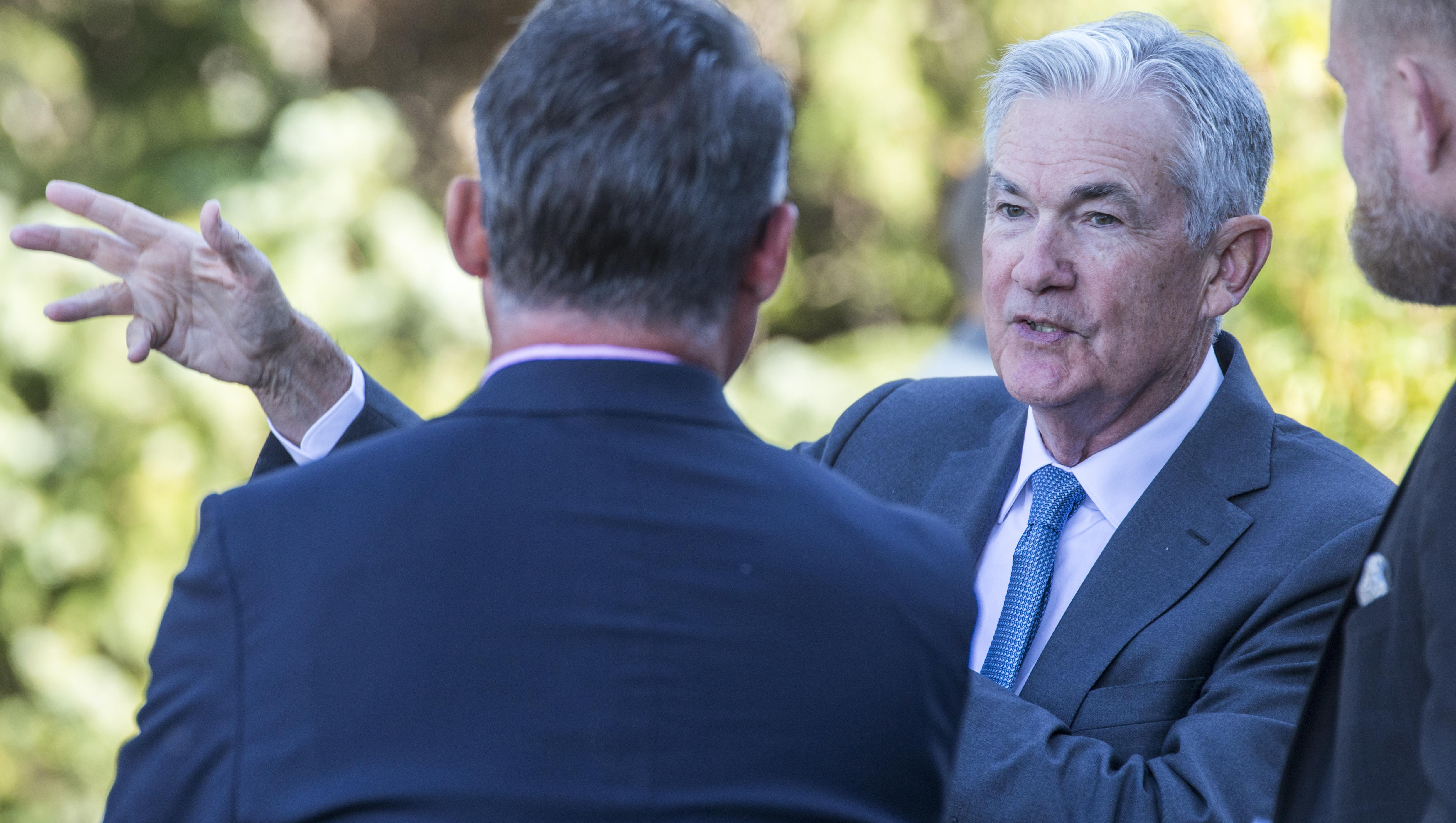 Fed-Chef Powell bleibt hart, will Zinsen weiter stark anheben