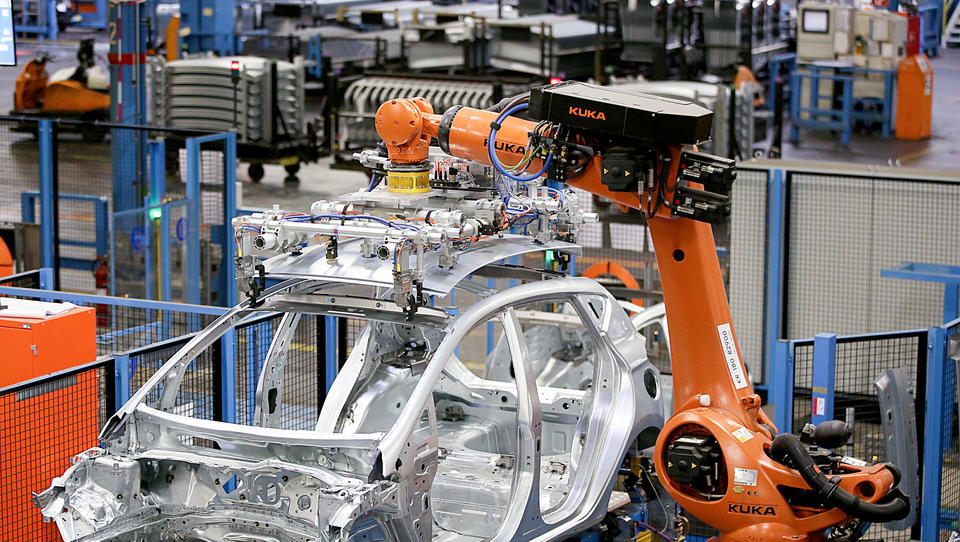 Künstliche Intelligenz unterstützt Metallarbeiter bei der Montage
