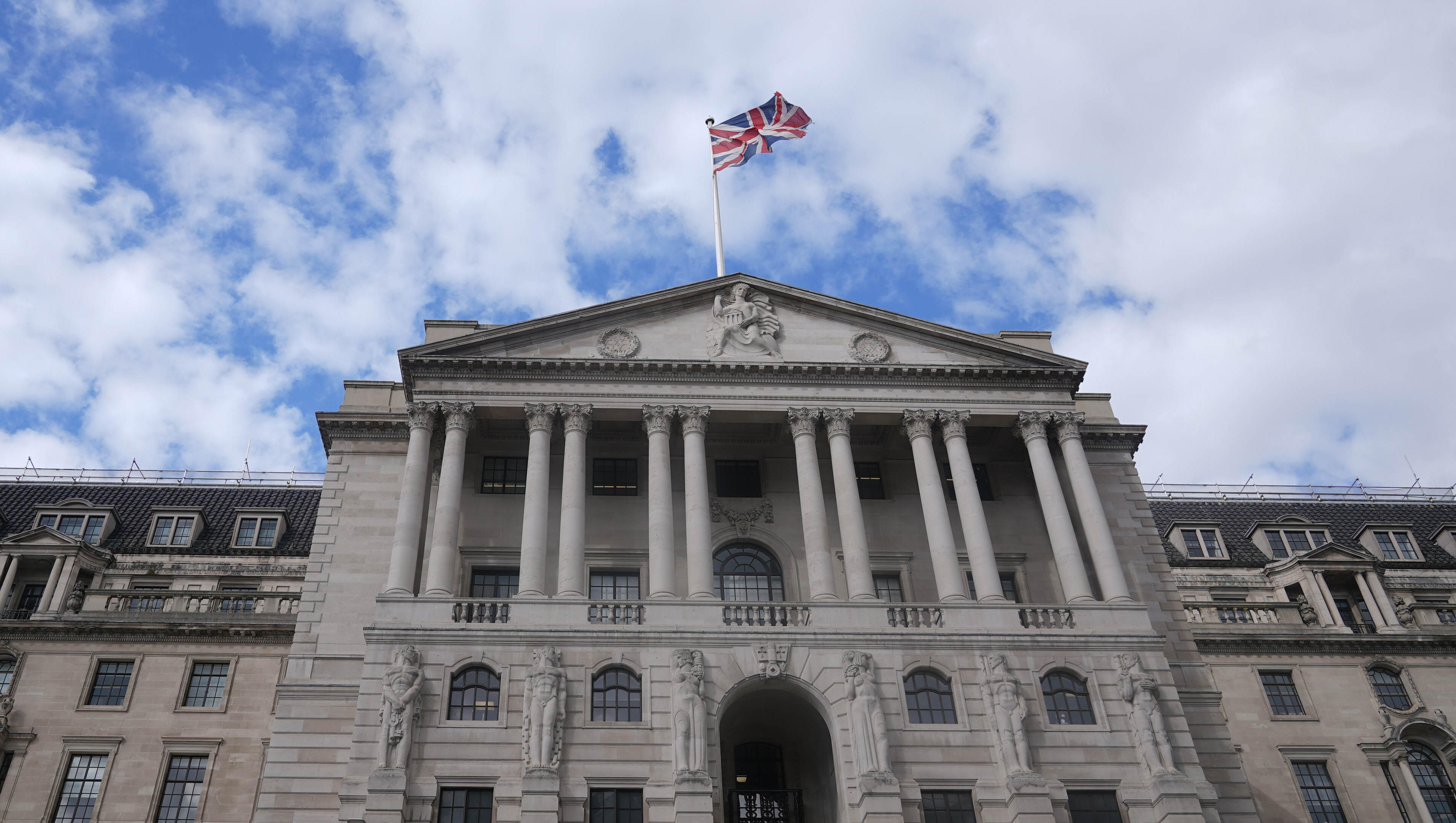 Bank von England vollzieht größten Zinsschritt seit 1989