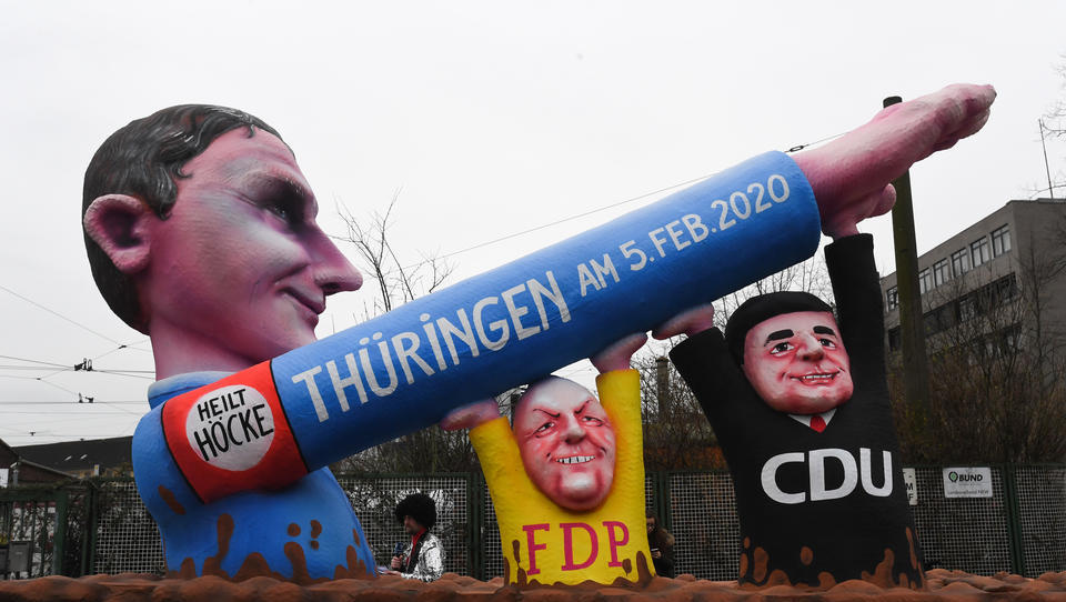 Düsseldorfer Rosenmontagszug startet mit Rekordgröße