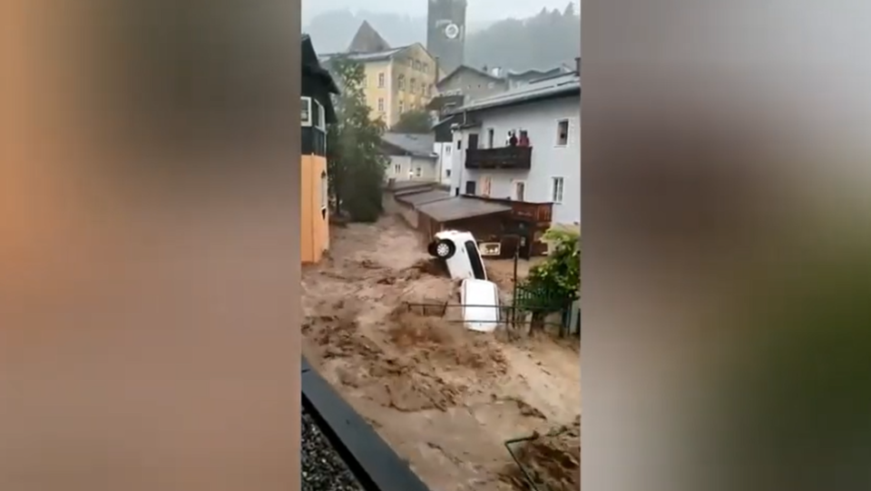 Nachste Katastrophe Reissende Flut Walzt Sich Durch Hallein In Osterreich