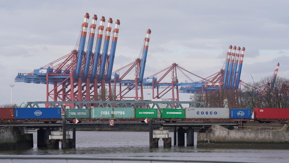 The port of Hamburg foresees serious consequences for supply chains