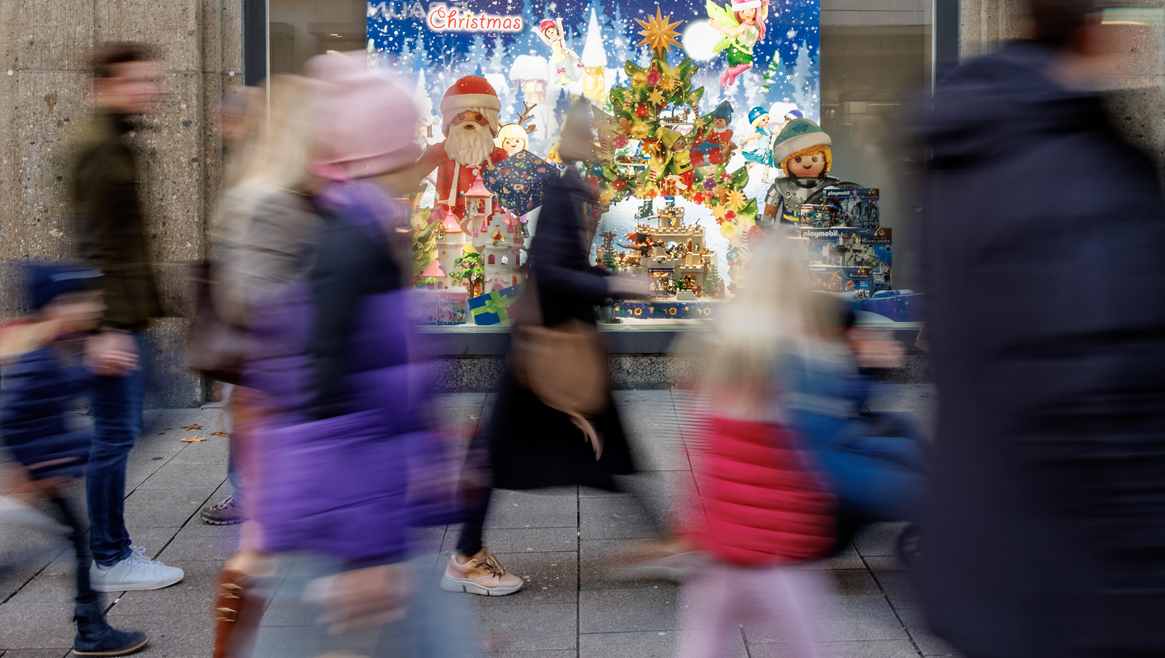 Hohe Lebenskosten: Deutsche greifen auf Ersparnisse zurück