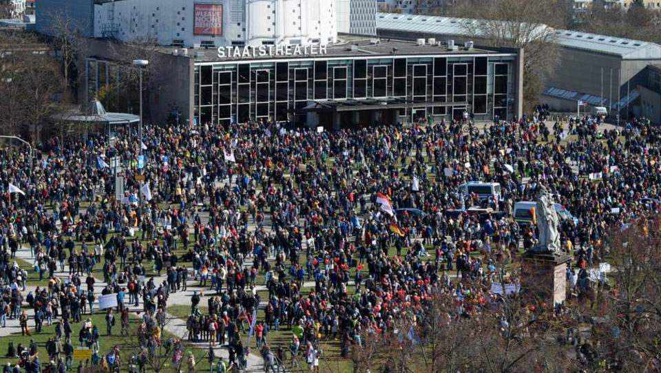 Zehntausende demonstrieren in Kassel gegen Corona-Politik