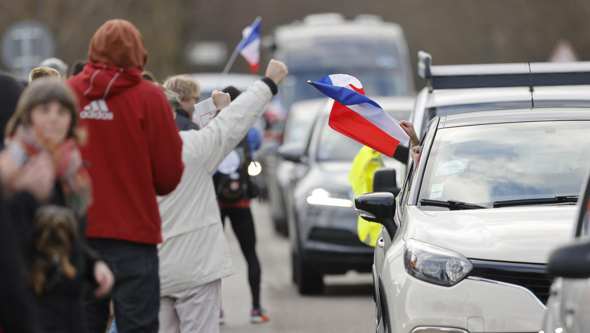 „Konvoi der Freiheit“ gegen Corona-Auflagen nähert sich Paris