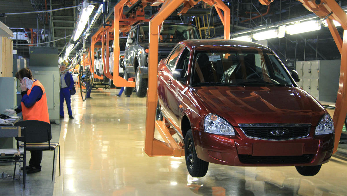 Wegen Sanktionen: Russischer Lada-Hersteller muss Stellen abbauen
