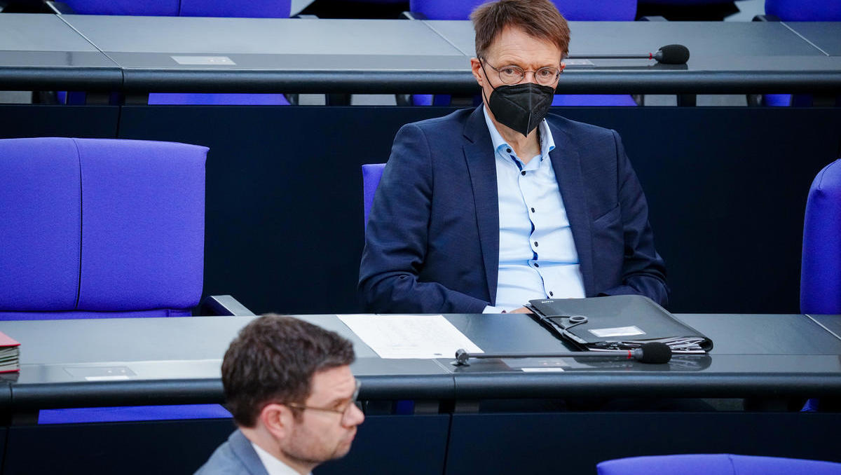 Lauterbach stellt vorzeitiges Ende der Maskenpflicht in Aussicht