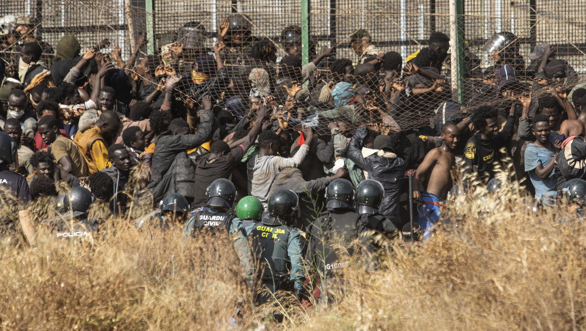 18 Migranten bei Ansturm auf Melilla gestorben, doch viele kommen durch