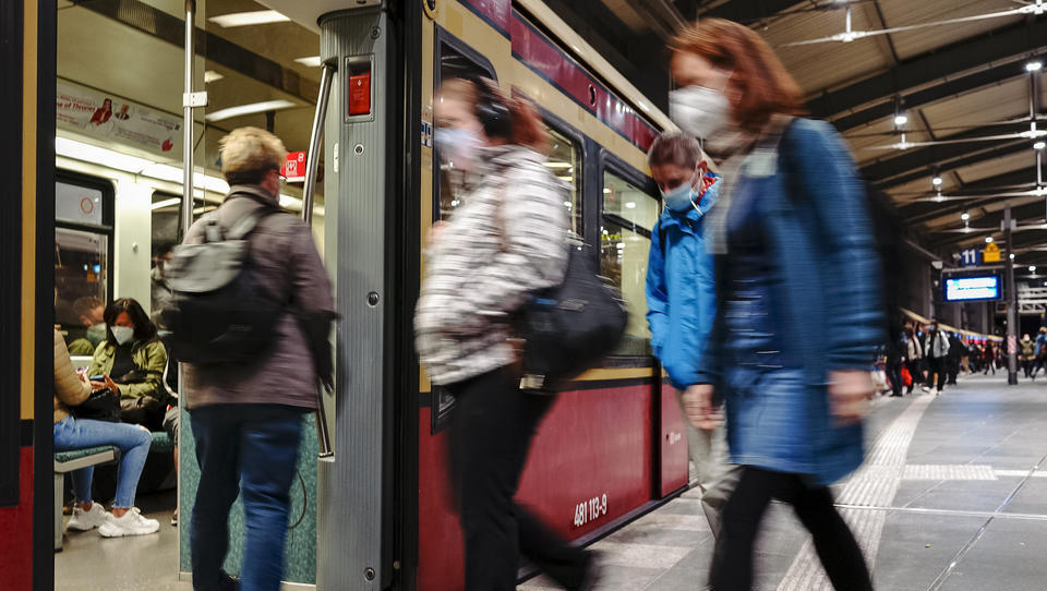 Weltärztechef fordert PCR-Testpflicht für Öffentlichen Nahverkehr
