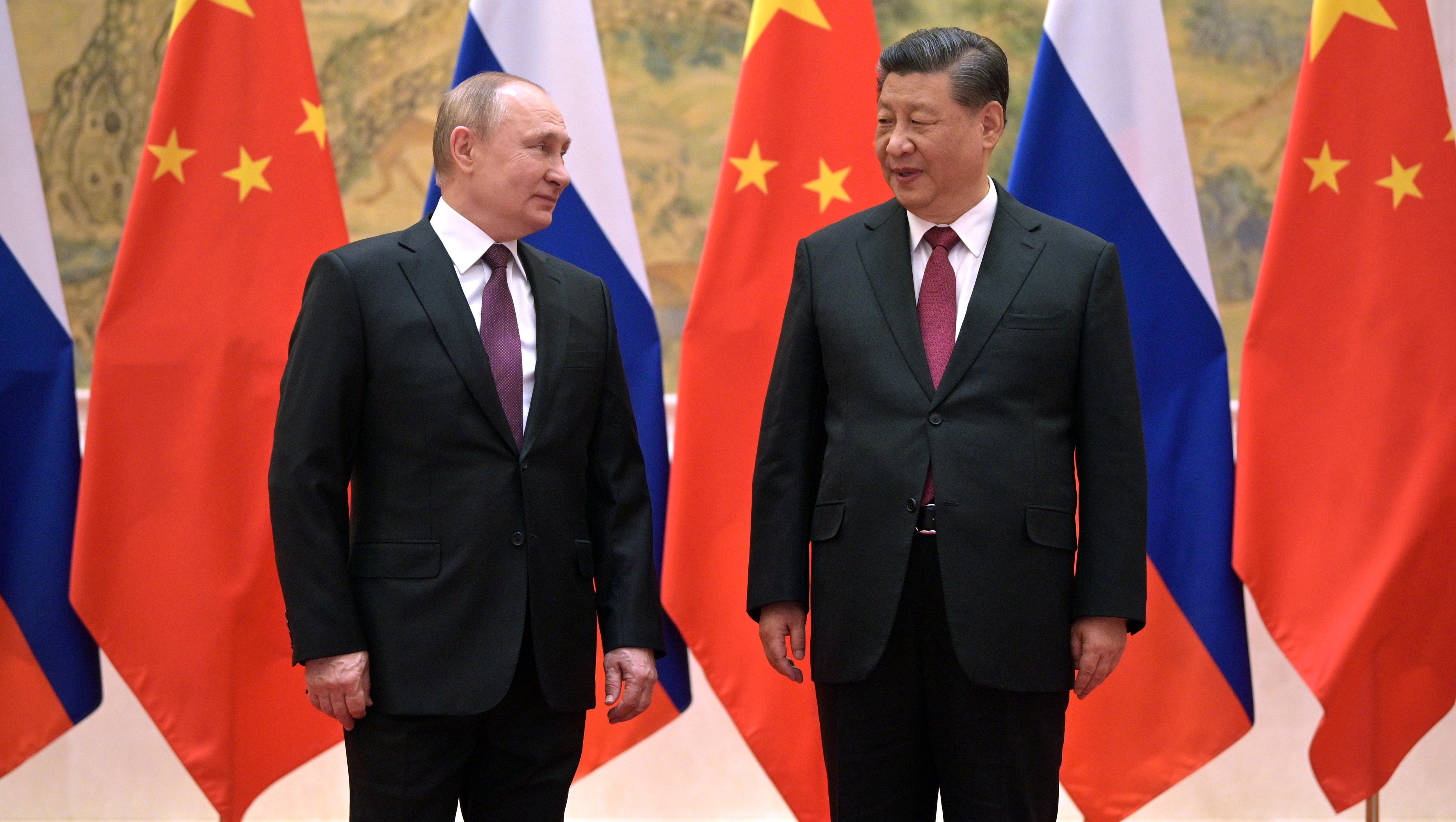 Xi kehrt zurück auf die Weltbühne, steht mit Putin gegen die USA
