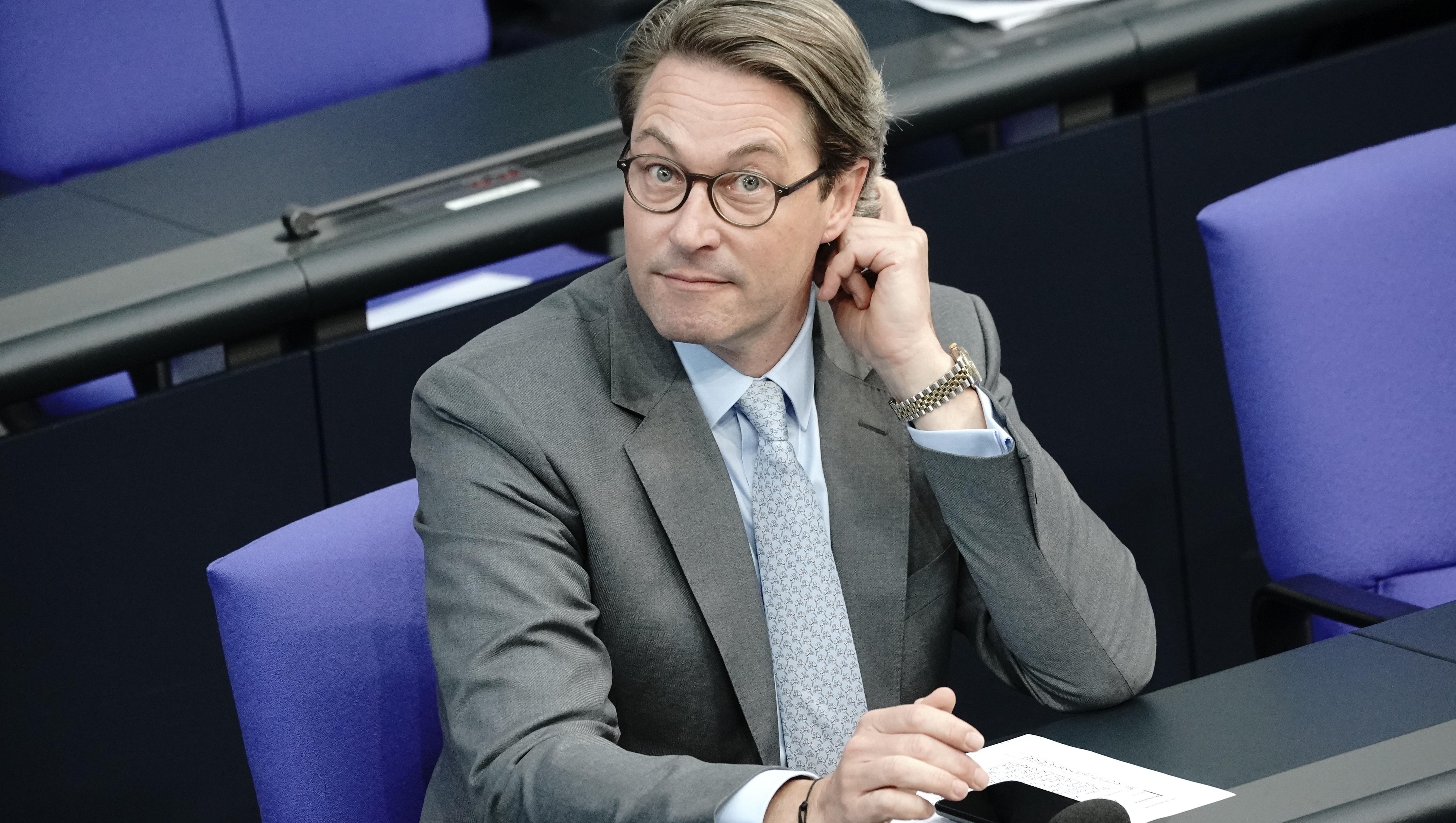 Verkehrsminister Scheuer kündigt digitalen Führerschein an