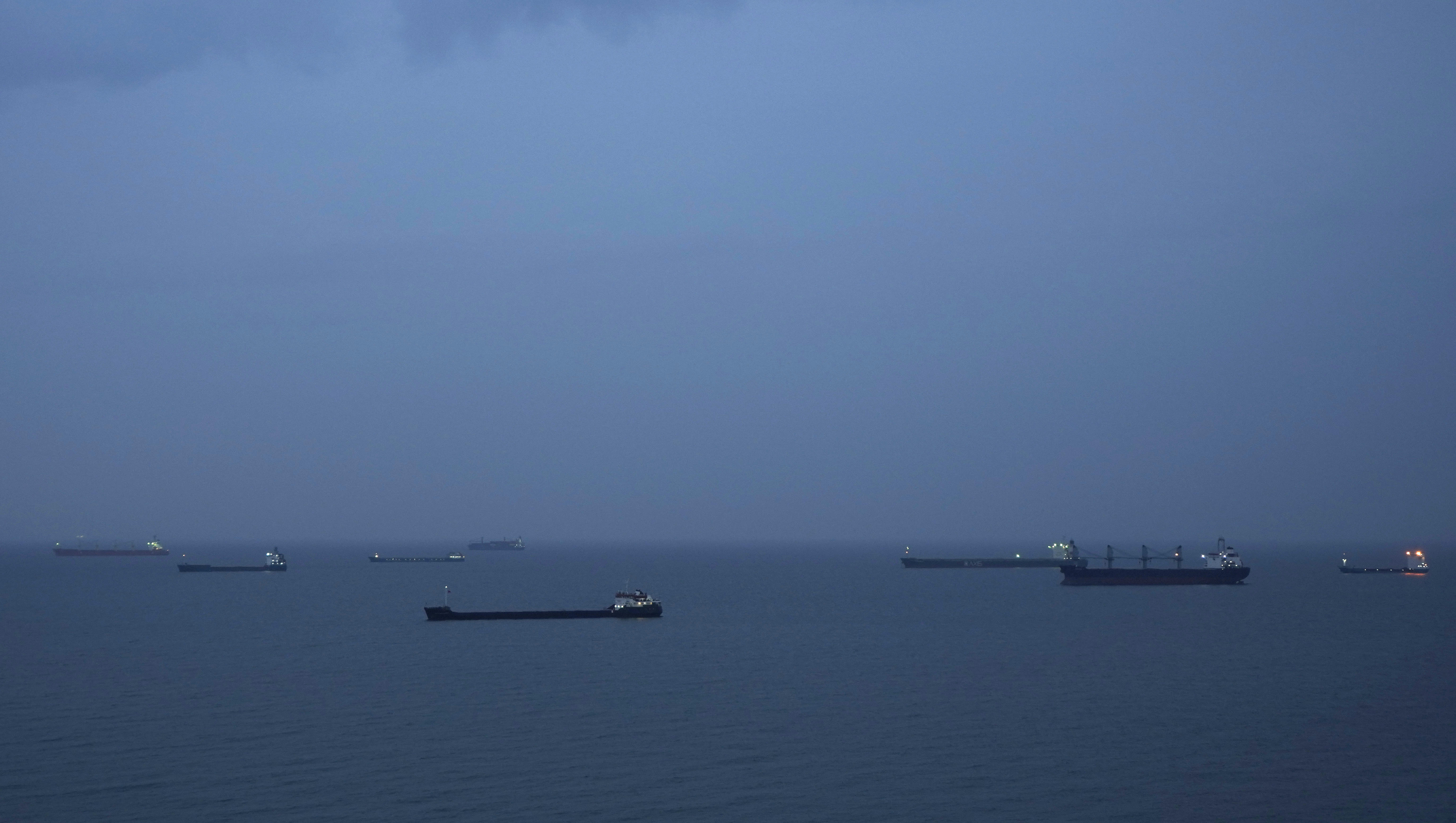 Tanker mit russischem Öl stauen sich in türkischen Gewässern