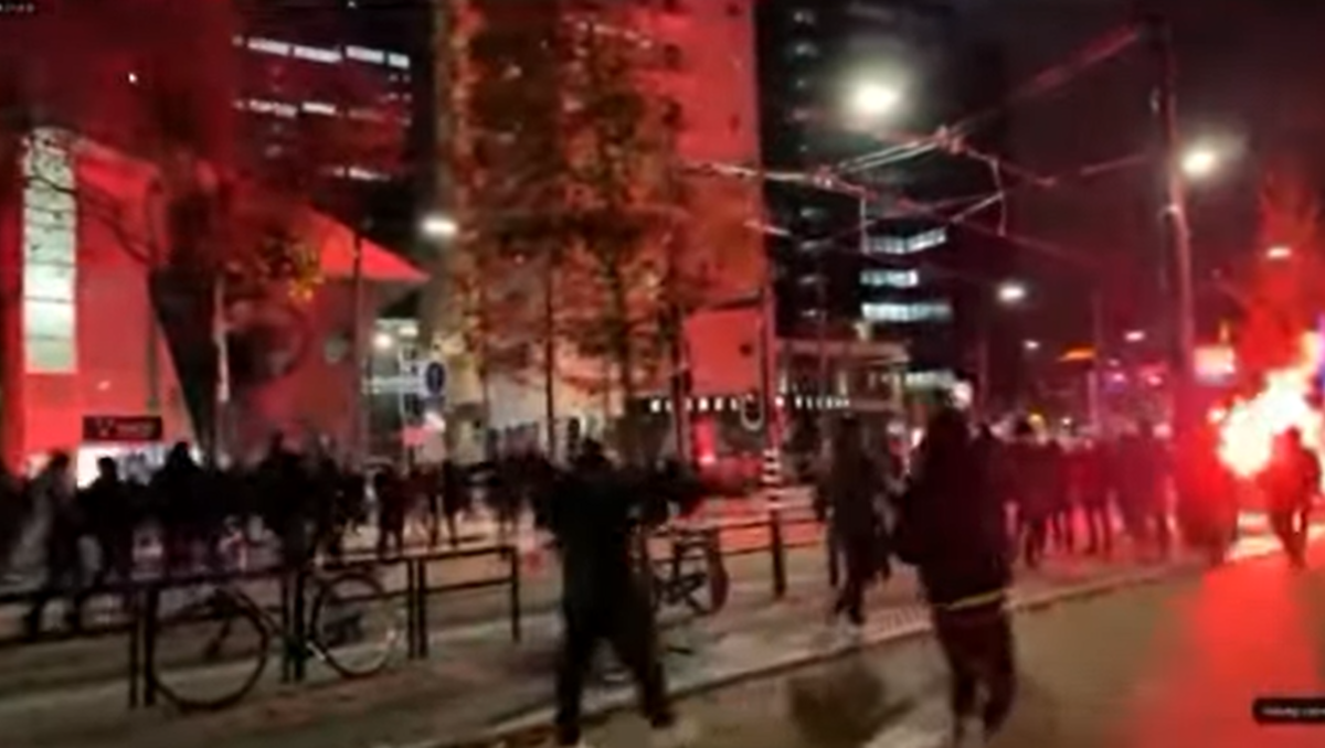 Corona-Unruhen erschüttern Rotterdam, Warnschüsse mit scharfer Munition – Polizeifunktionär nennt Demonstranten „Abschaum“