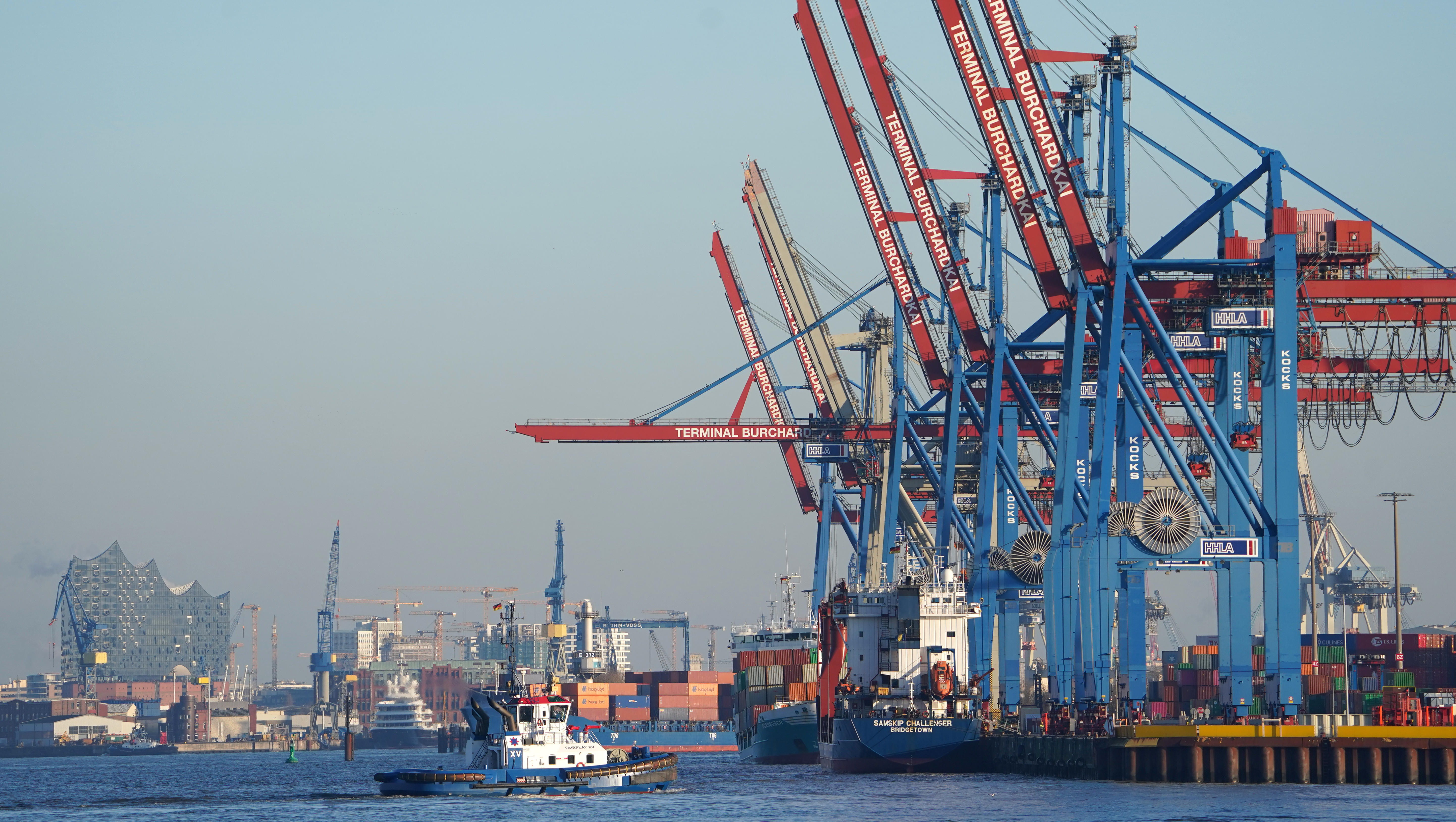 Welthandel legt merklich zu, Schiffsstaus nehmen ab
