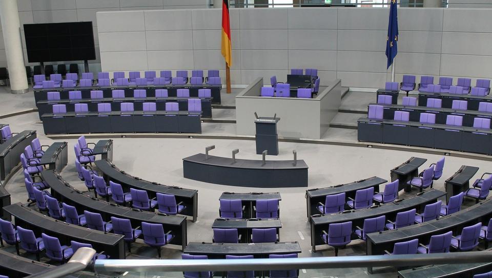 Parteien streiten nach CDU-Vorstoß zur Streichung des einheitlichen Rentenalters
