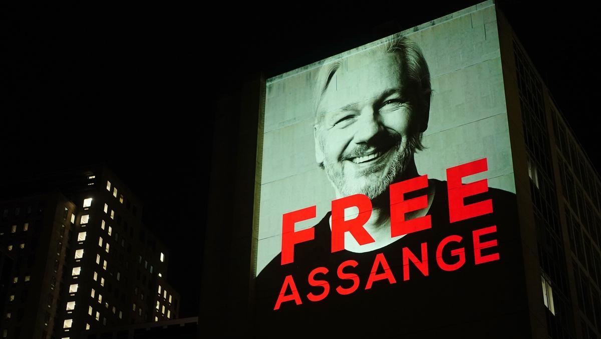 Scharfe Kritik an Baerbock für Verteidigung von Assange-Auslieferung an USA